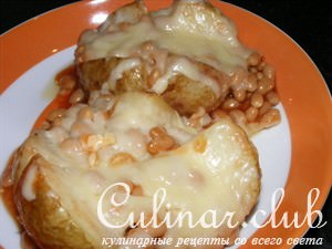       (baked potate with beans and cheese)
