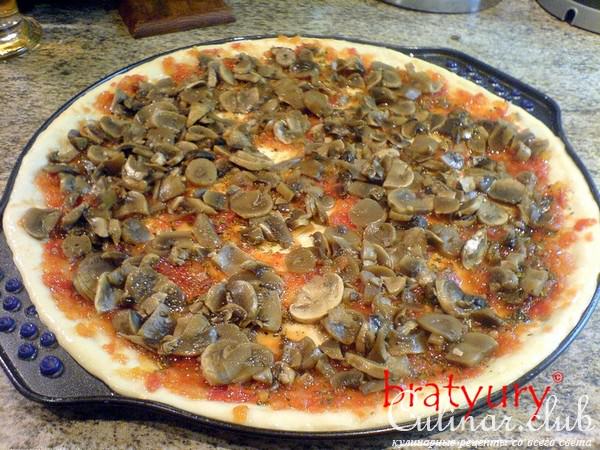 Pizza Hawaii con funghi 