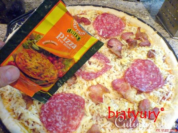 Pizza tre formaggi e due pancetta (      ) 