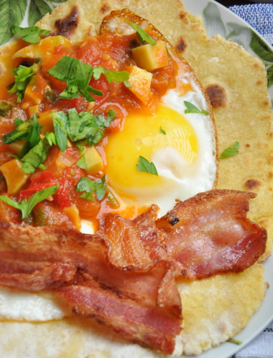     (  Huevos Rancheros) 