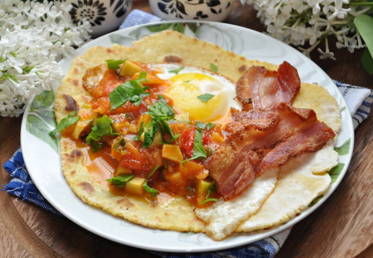     (  Huevos Rancheros) 