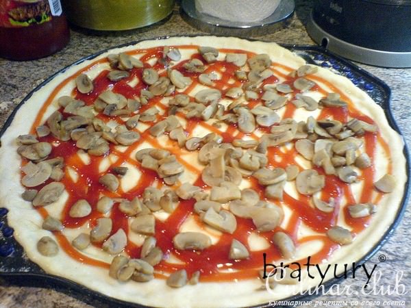 Pizza Pepperoni con funghi 