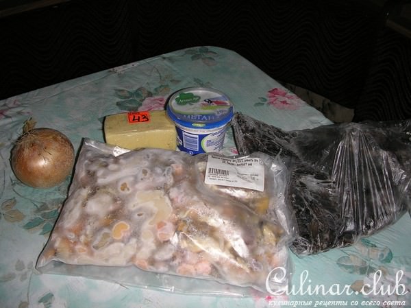 Жульен из морепродуктов в тарталетках.