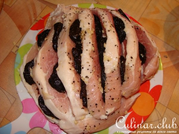 Pork with prunes (  ) 