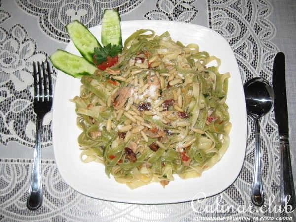    (Tagliatelle with tuna and sun dried tomatoes) 