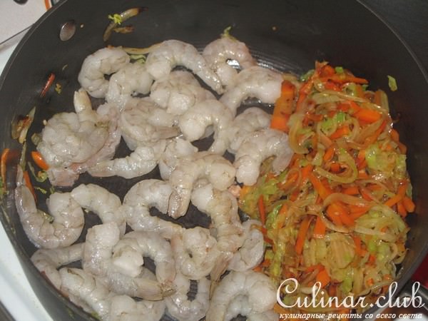       / egg noodles with shrimps and vegetable /   