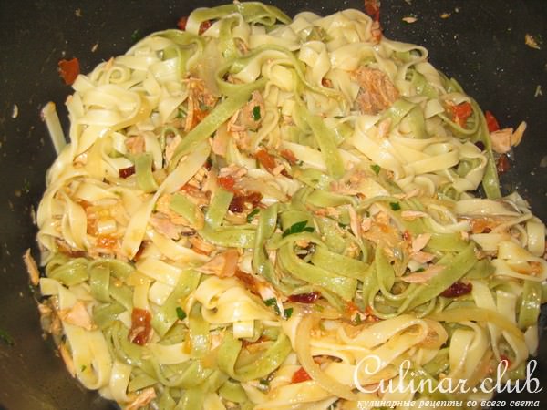    (Tagliatelle with tuna and sun dried tomatoes) 