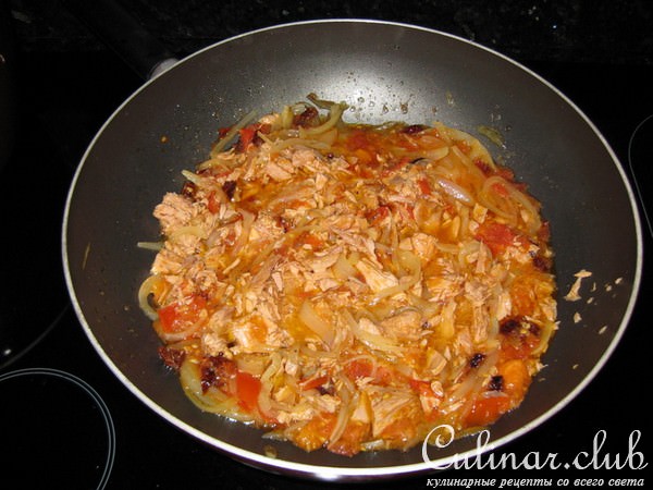    (Tagliatelle with tuna and sun dried tomatoes) 