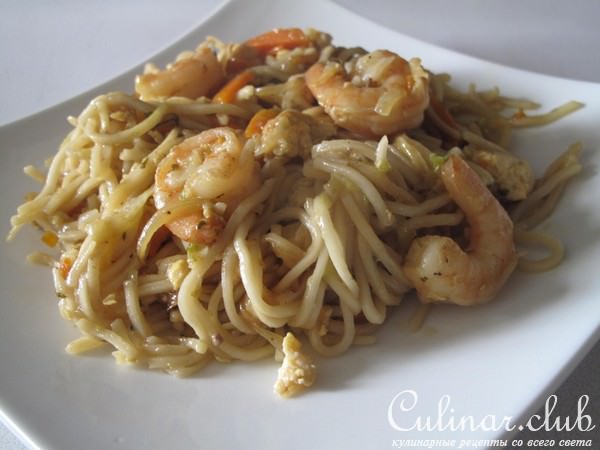       / egg noodles with shrimps and vegetable /   