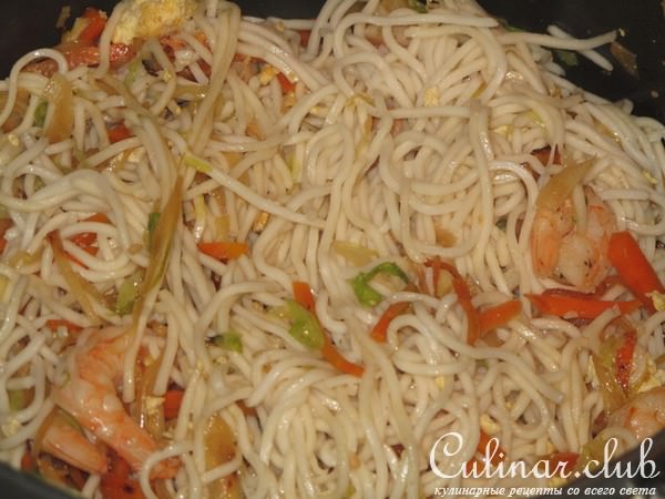       / egg noodles with shrimps and vegetable /   