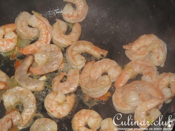       / egg noodles with shrimps and vegetable /   