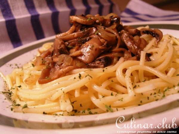    (Tagliatelle con funghi) 