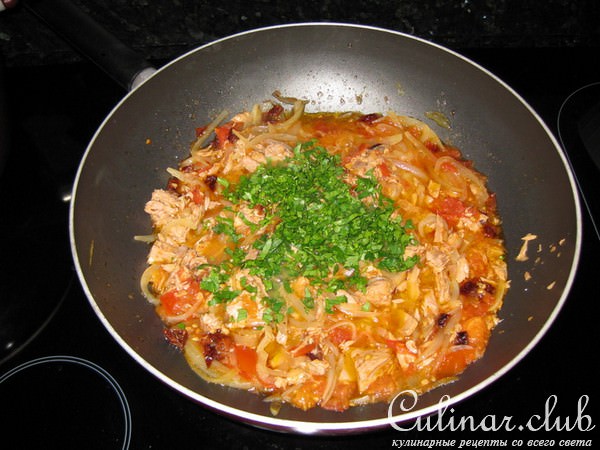    (Tagliatelle with tuna and sun dried tomatoes) 