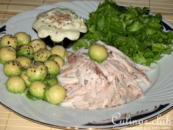        (Pollo con avocado e salsa al rafano) 