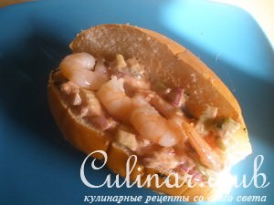Сэндвич с креветками и соусом Ремулад