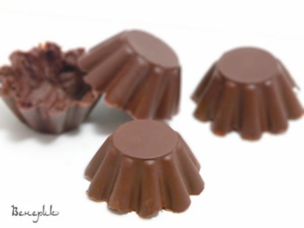 Шоколадные тарталетки со взбитыми сливками и медовым инжиром "Искушение" 