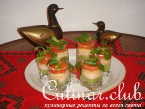 Веррины с авокадо,  красной рыбой и томатным муссом