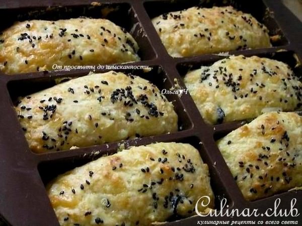 Сырные булочки с маслинами и кунжутом 