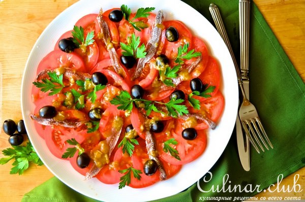   ,    (Ensalada de tomate con anchoas y olivas) 