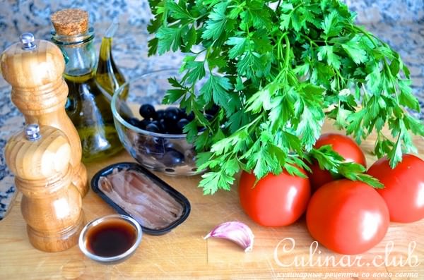   ,    (Ensalada de tomate con anchoas y olivas) 