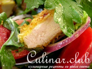 Салат с овощами и курицей карри