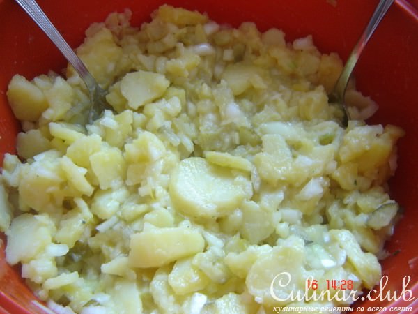 Салат картофельный с солёными огурчиками 