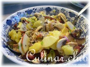 Картофельный  салат со свежими шампиньонами и яблоками