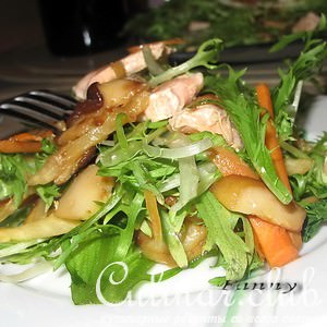 Салат  с лососем и белыми грибами