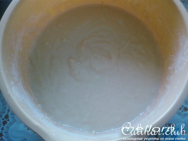 Йогуртовый кекс из ревеня и клубники 