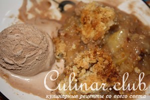 British Apple Crumble