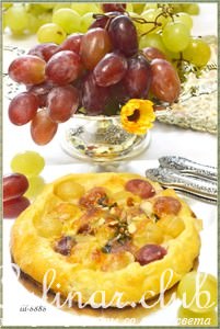 Мини-пироги с виноградом и моцареллой