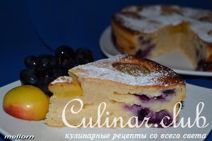 Йогуртовый пирог с нектаринами и виноградом