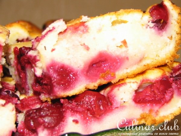 Быстрый пирог с замороженными ягодами 