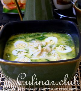 Холодный шпинатный суп с миндалем и перепелиными яйцами