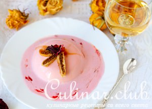 Инжирная панна котта «Розовые грезы» с нежным кремом и винно-розовым соусом